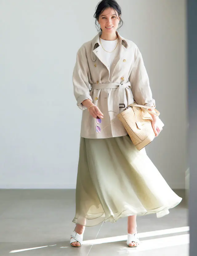 エブールの透け感スカートの田沢美亜