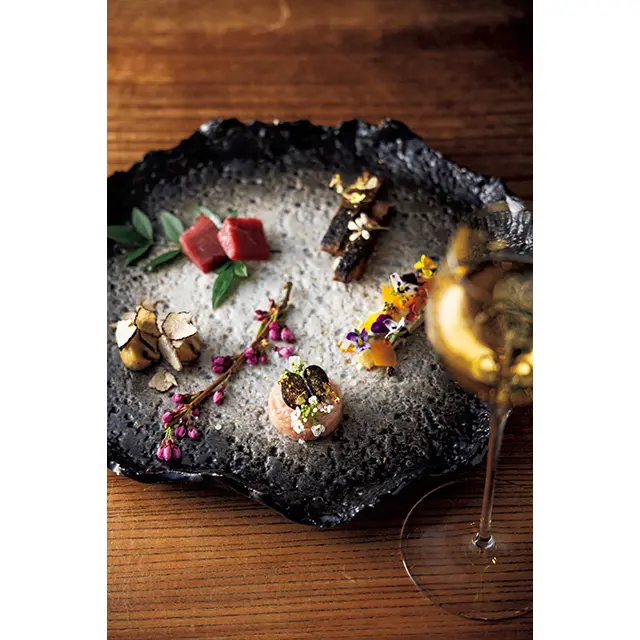 和歌山県産マグロとキャビア、サバのスモークなど、前菜の盛り合わせ￥3,850