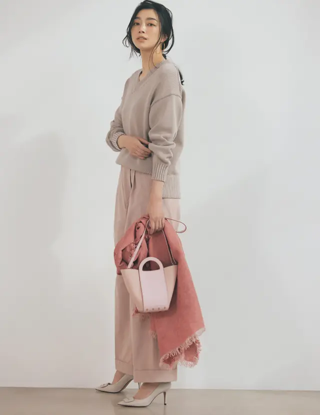 グラデーションのようになじむフェミニンな配色スタイルのゆうき