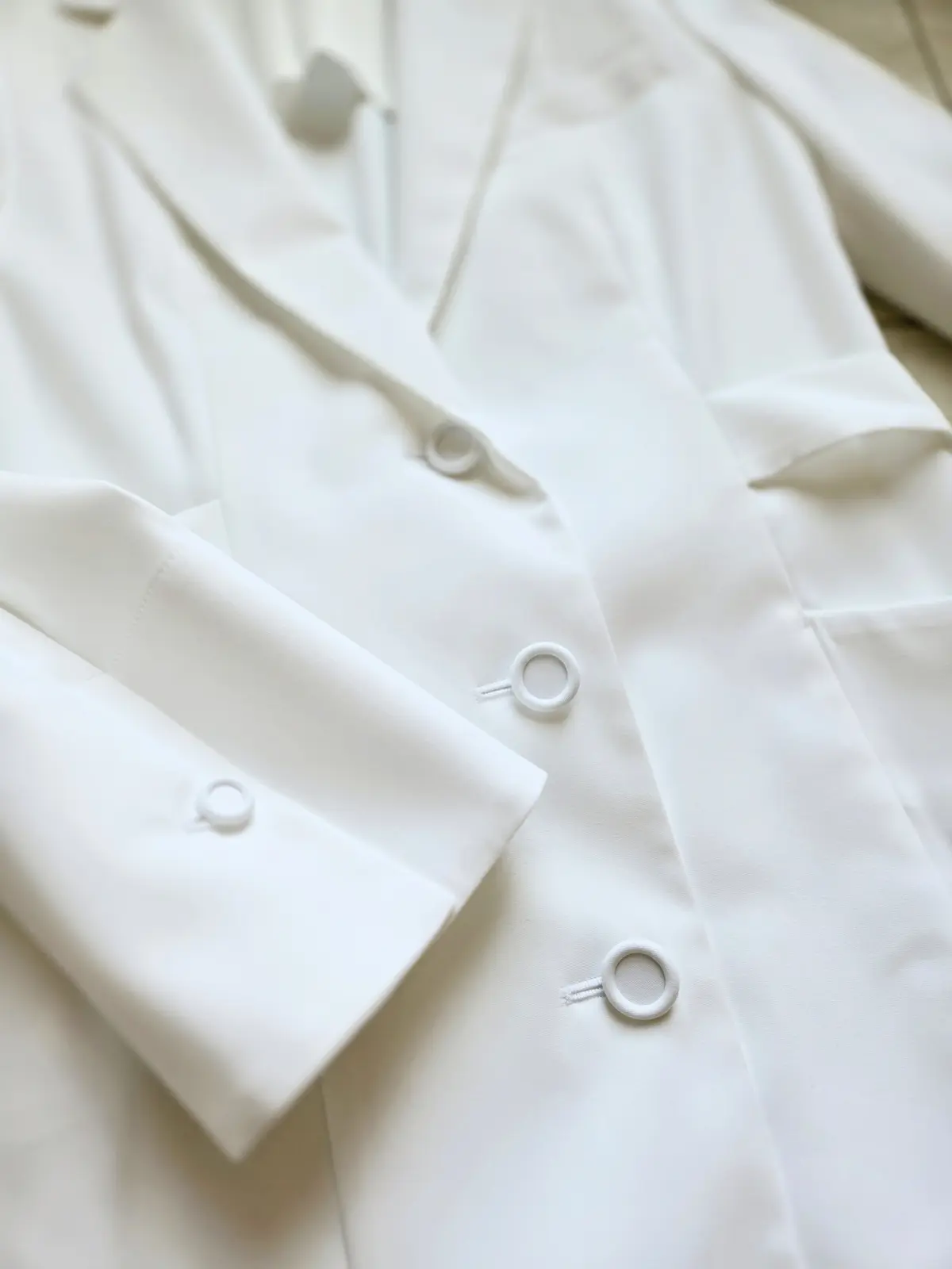 【10年ぶりに白衣を新調。纏うことで背筋の画像_2