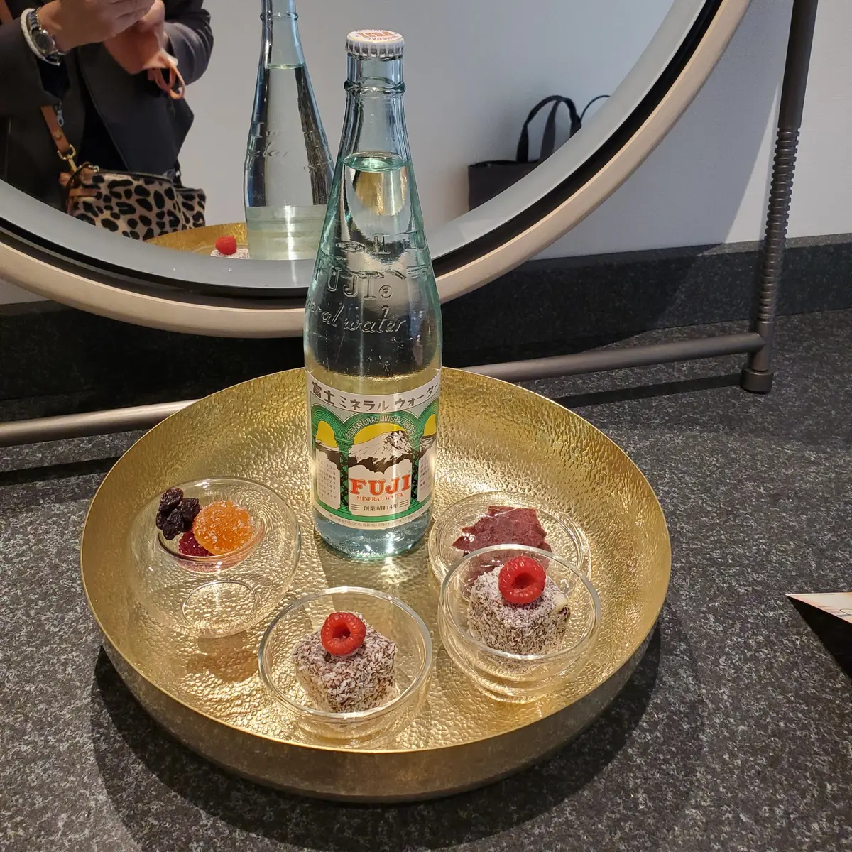 お部屋でミニスイーツでひと休み