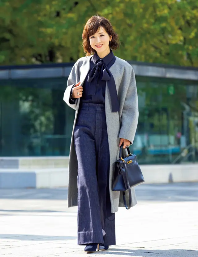清潔感のあるエレガントなデニムスタイルの成田千恵さん