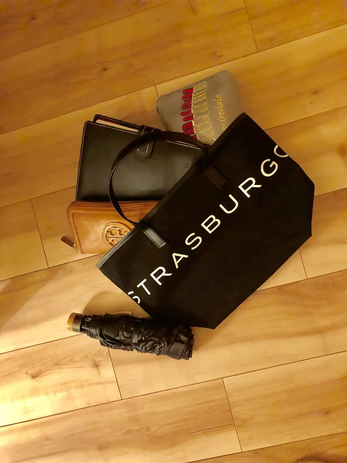 仕事の打ち合わせに・・・の画像_1