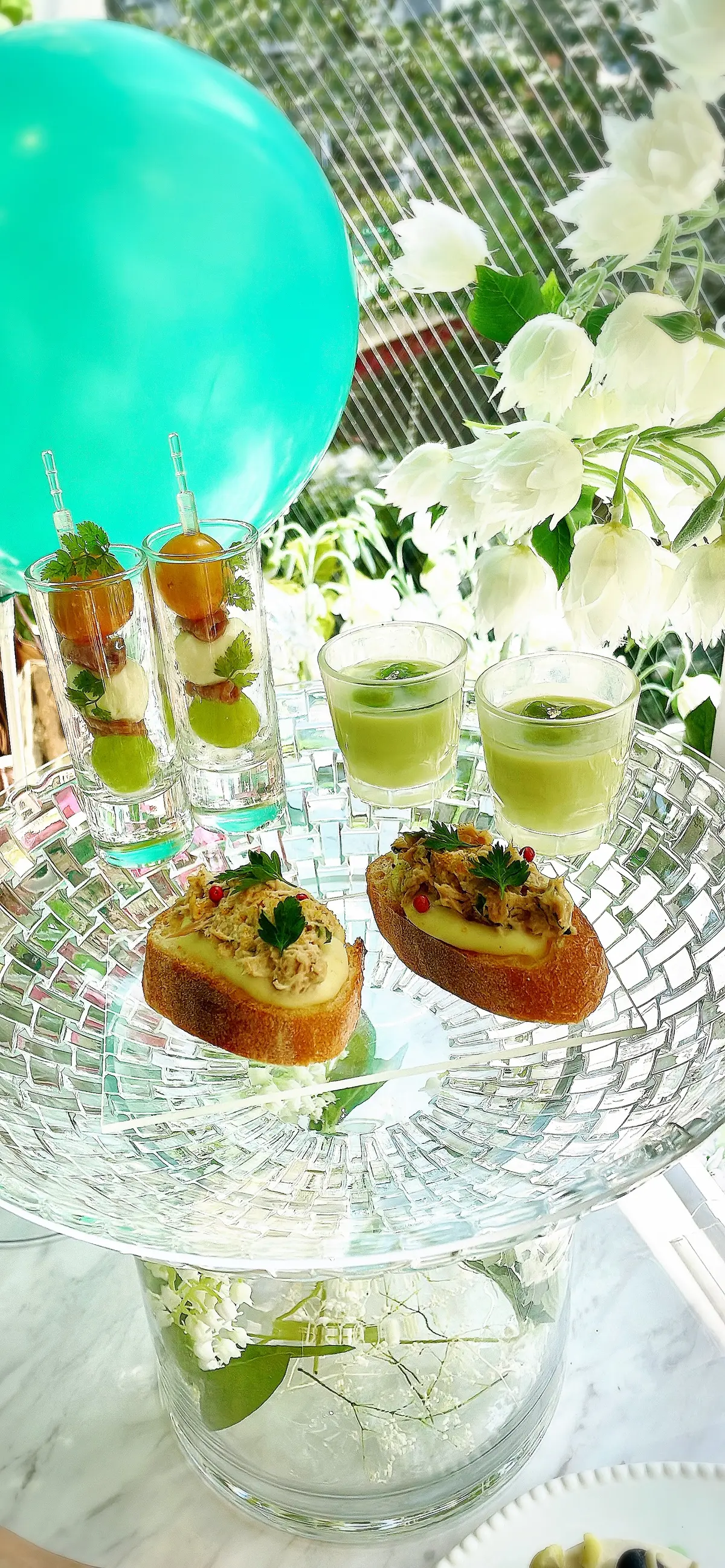 夏、夏ワンピース、夏ワンピ、ブルーベリー、ホワイトチョコ、ホワイトチョコレート、チョコレート、マスカット、ワンピ、白ワンピ、ロングヘア、黒髪、黒髪ロング、HAUTE COUTURE・CAFE nakameguro 、HAUTE COUTURE・CAFE 、中目黒、アフタヌーンティー、マスカット、すずらん、ケーキ、スイーツ、花束、ピンクの花束、白ワンピース、ホワイト、ホワイトワンピース、ワンピース、ノースリーブ、ノースリーブワンピース、パフェ、アイス、お花、お花の世界、お花の内装、店内、お花の店内、お花の装飾、アフタヌーンティー専門店、Shine Muscat Afternoon tea、たっぷりフルーツのすずらんsoda付き、 7/3~9/16期間限定、期間限定、バースデー、バースデープラン、バースデーケーキ、デコレーションケーキ、ホールケーキ、マンゴーアイス、ディッシュプレート、カプレーゼ、枝豆ポタージュ、ブラマンジェ、ブルスケッタ、ガラスの器、風船、