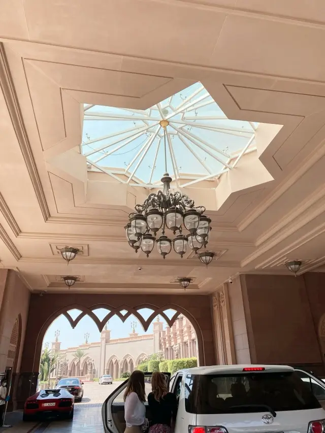 アブダビ豪華絢爛「エミレーツパレス」へ の画像_2