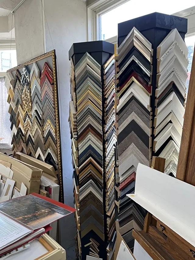 近所のフレーム屋さんには海外のおしゃれなフレームがいっぱい！