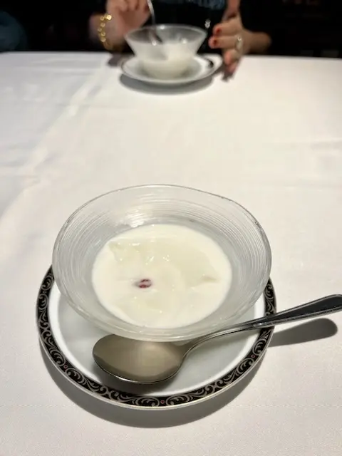 デザートは杏仁豆腐
