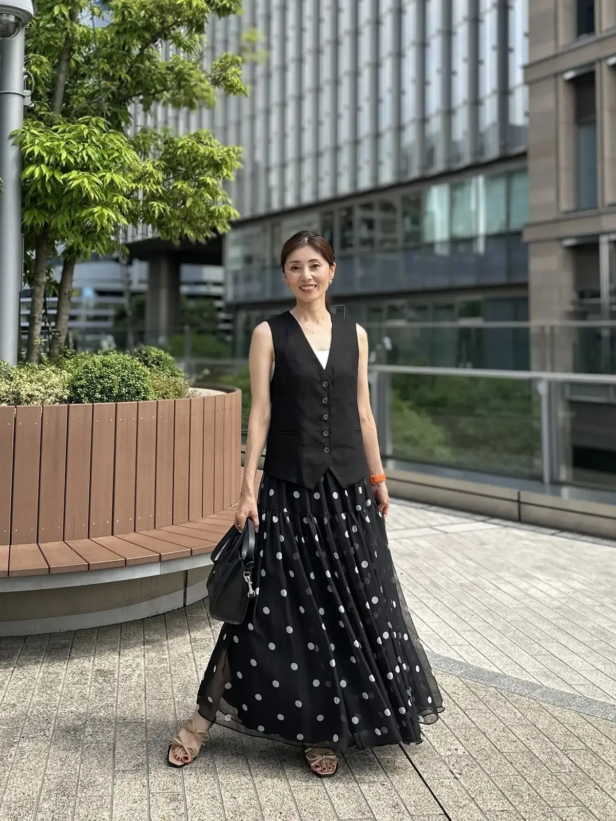 ZARA ジレ・サンダル愛用　エクラ華組 梁瀬理砂さん