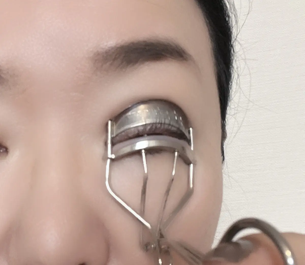 アイプチⓇ　ビューティ フィットカーラーをかける