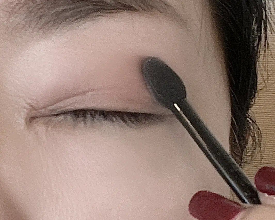 アイメイク　プロセス1