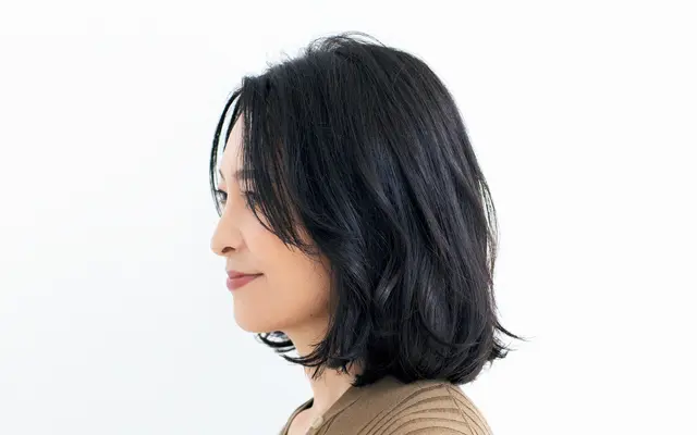 うねりグセを生かしたパーマで立体感のあるフォルムを実現　サイド