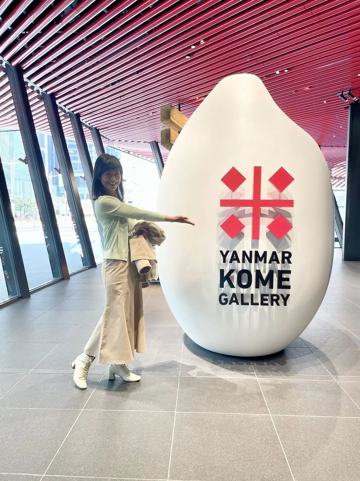 東京、YANMAR TOKYO、ヤンマートウキョウ、ミュージアム、お米ミュージアム、黄緑、イエローグリーン、ニット、春ニット、春服、春コーデ、春服コーデ、春ファッション、ニットコーデ、ベージュスカート、スカート、ロングスカート、パステルグリーン、ボブ、ミディアムヘア