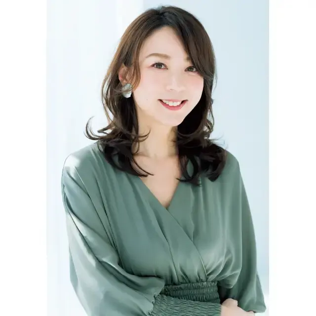 50代の髪型【ロングヘア】50代の髪型【ロングヘア】長さキープだからこそ動きで洗練度の更新をしたい！さキープだからこそ動きで洗練度の更新をしたい！