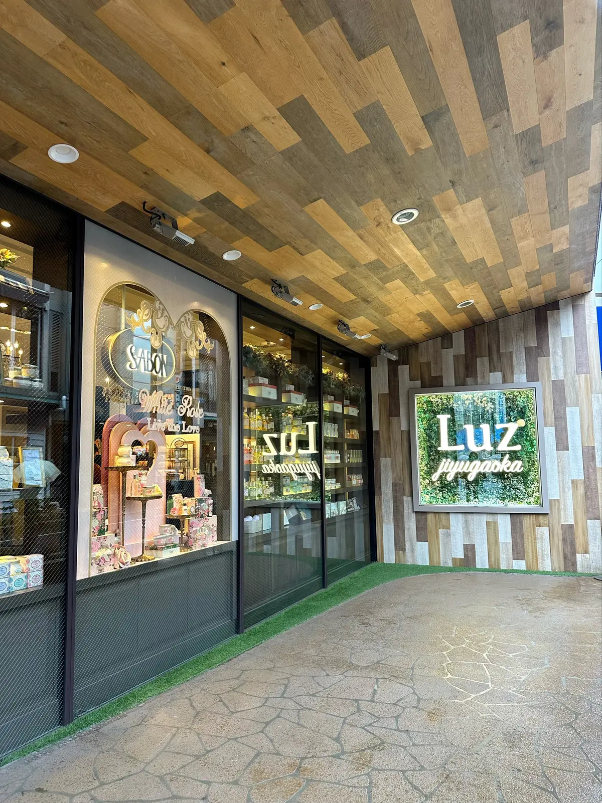 お気に入りのGUのブーツで雨の自由が丘をの画像_1