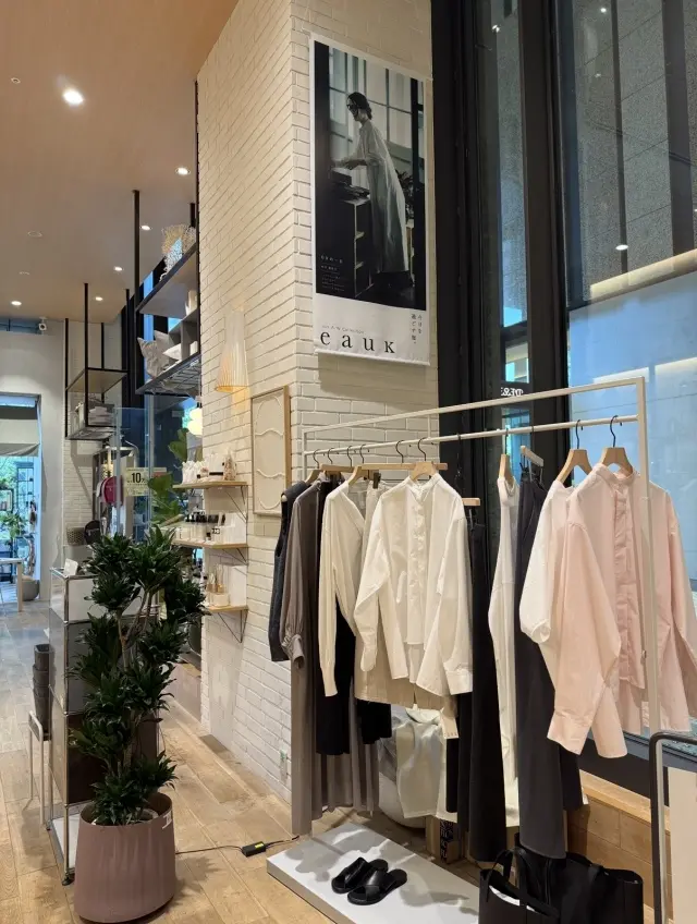 秋はモカ色のティアードワンピースで大阪満の画像_12