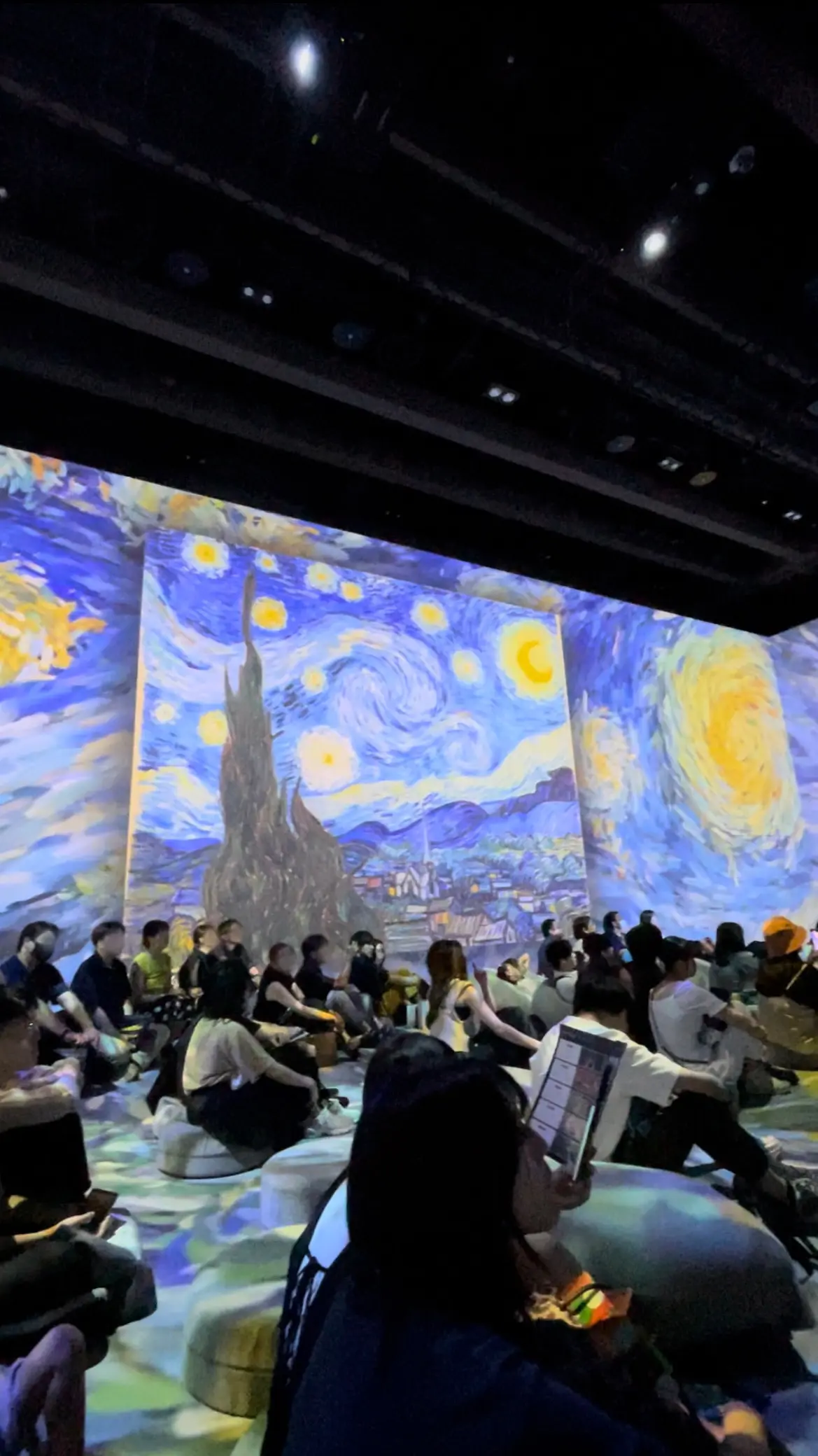 Immersive Museum TOKYO 2023、イマーシブミュージアムTOKYO 2023、ミュージアム内、映像、月星夜、ゴッホ、フィンセント・ファン・ゴッホ、ポスト印象派、印象派、フィンセント・ヴィレム・ファン・ゴッホ