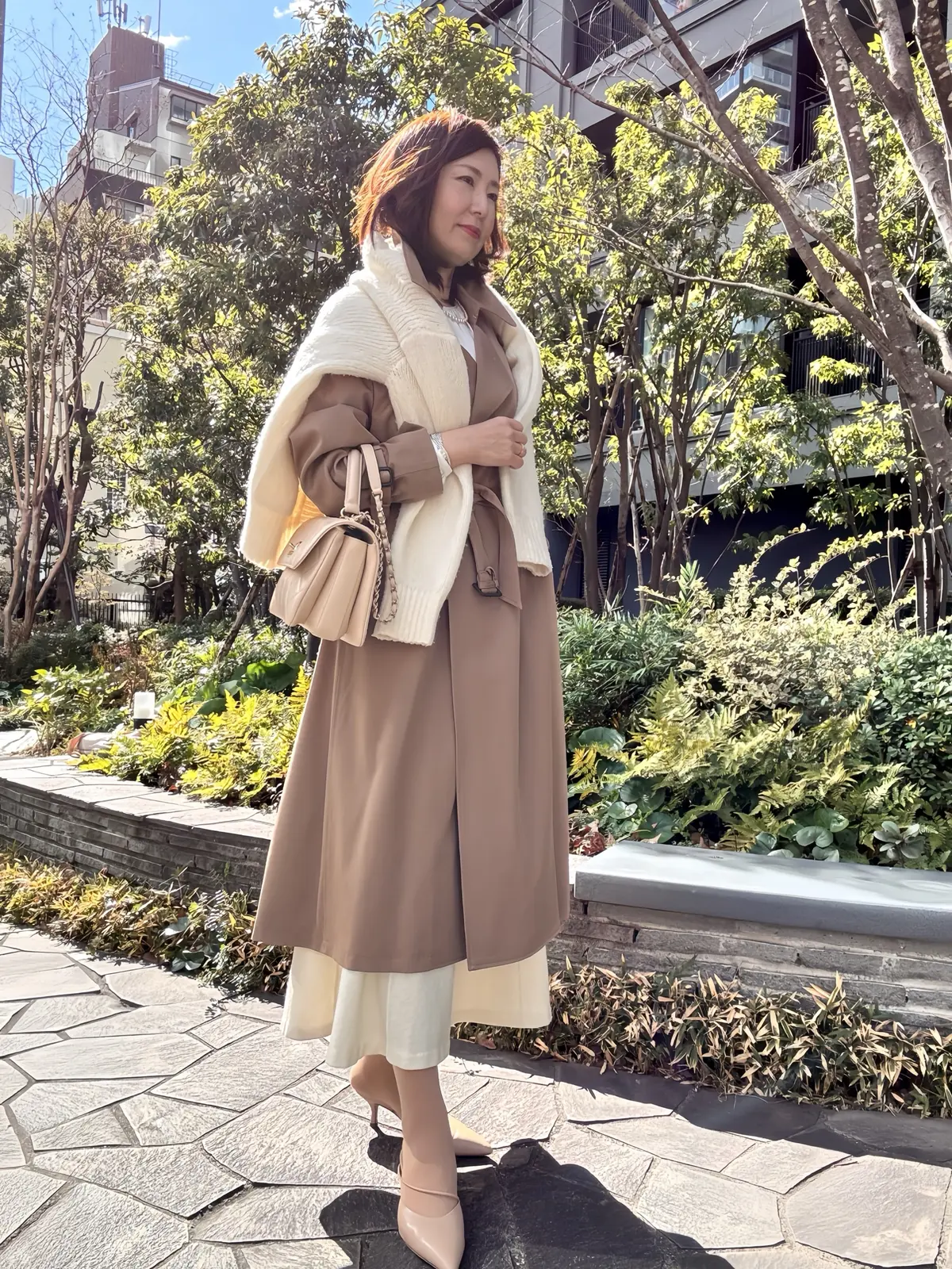 春を先取り・ブラウントレンチとニットコーの画像_4