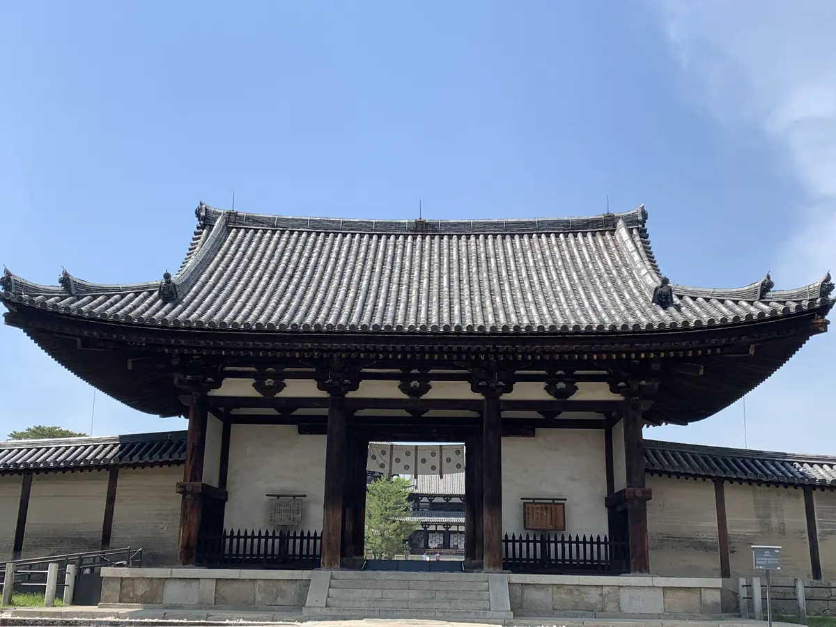 法隆寺への入り口「南大門」