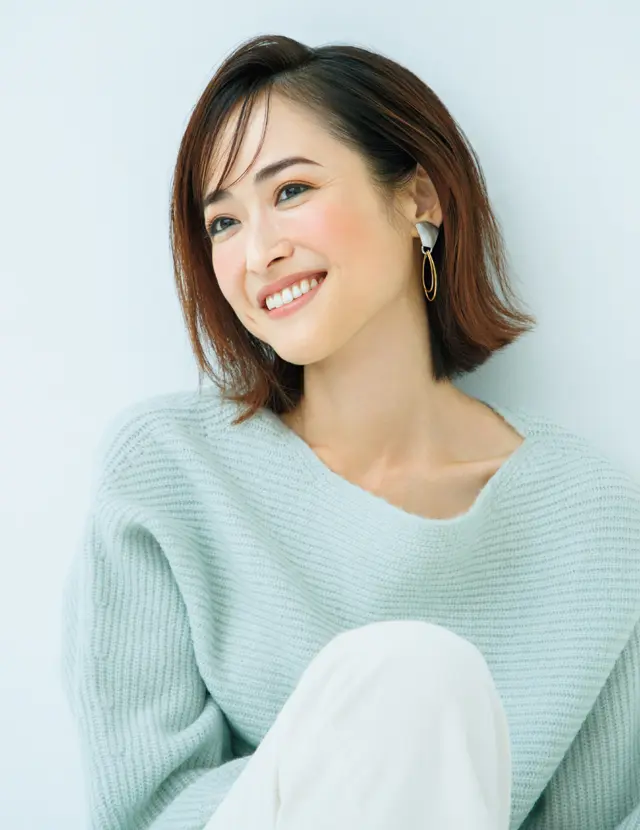 目ヂカラとしゃれ見えをかなえる「グラデしないアイメイク」