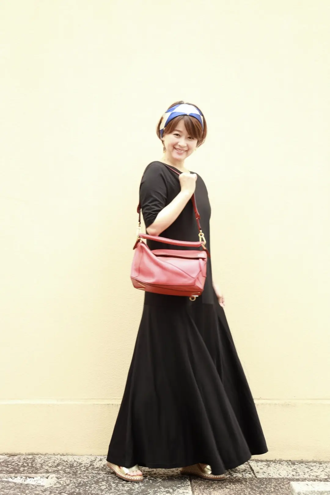 「大きく効かせる」痩せ見え黒ワンピースでの画像_2