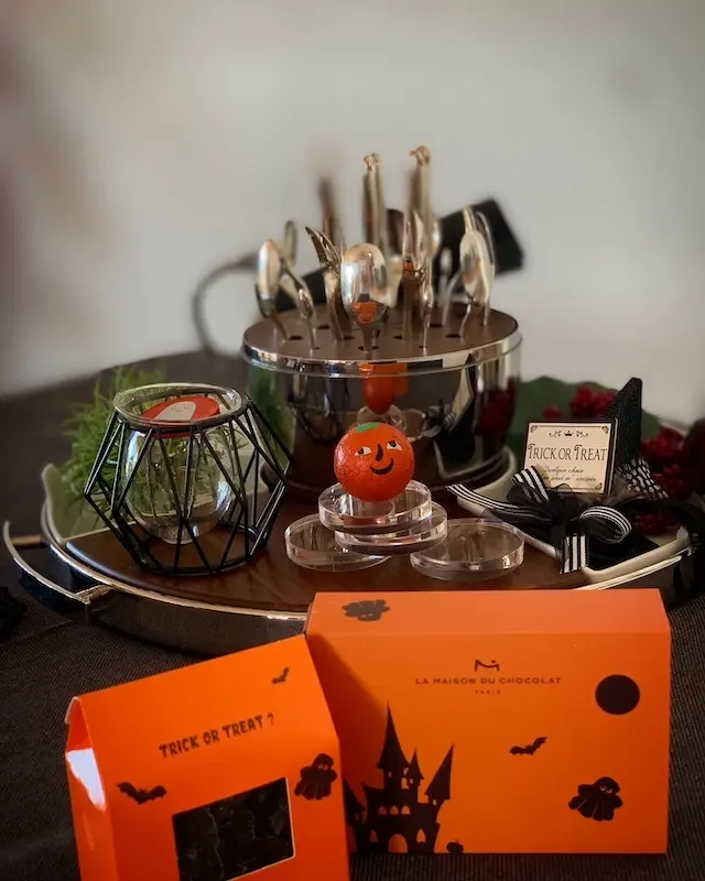 クリストフル　ハロウィンのテーブル　moodparty ハロウィンの器　ハロウィンのテーブルコーデ　Jマダム　Jマダムの暮らし　Jマダムのおうち時間　ルサロンドショコラ　ハロウィン限定　限定品