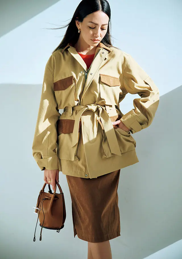 凝った素材使いと ダイナミックなフォルムで、 モードな個性を演出