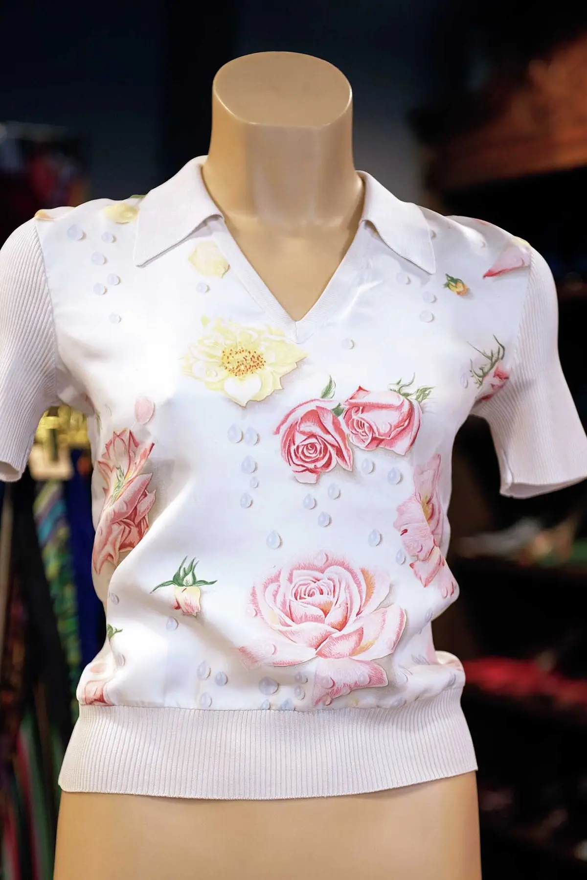 エルメスの シルクのトップスは€250