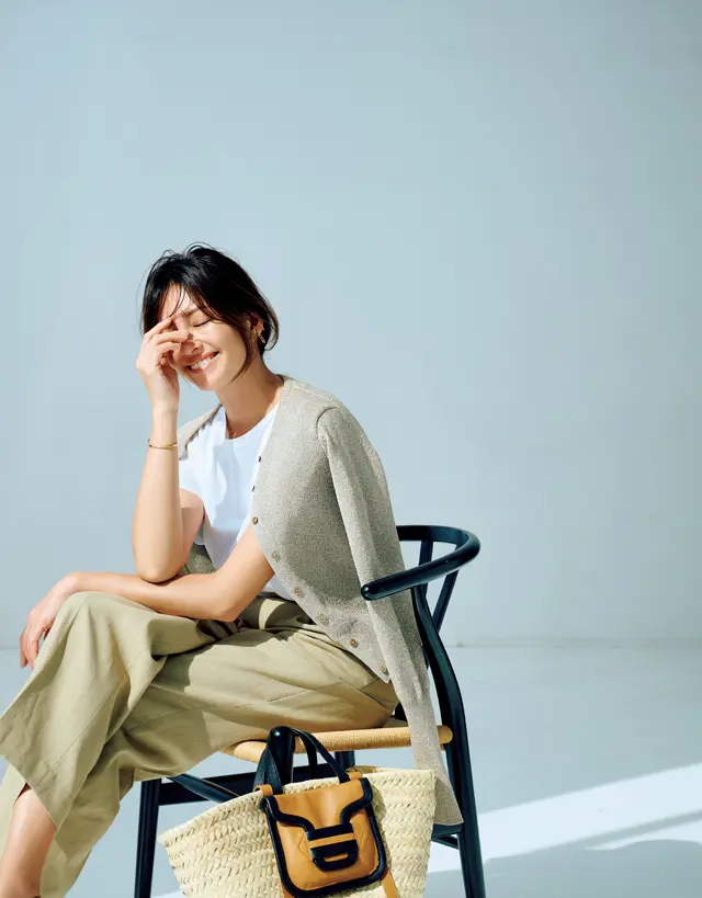 ウィム ガゼットのベージュのカーディガンのRINA