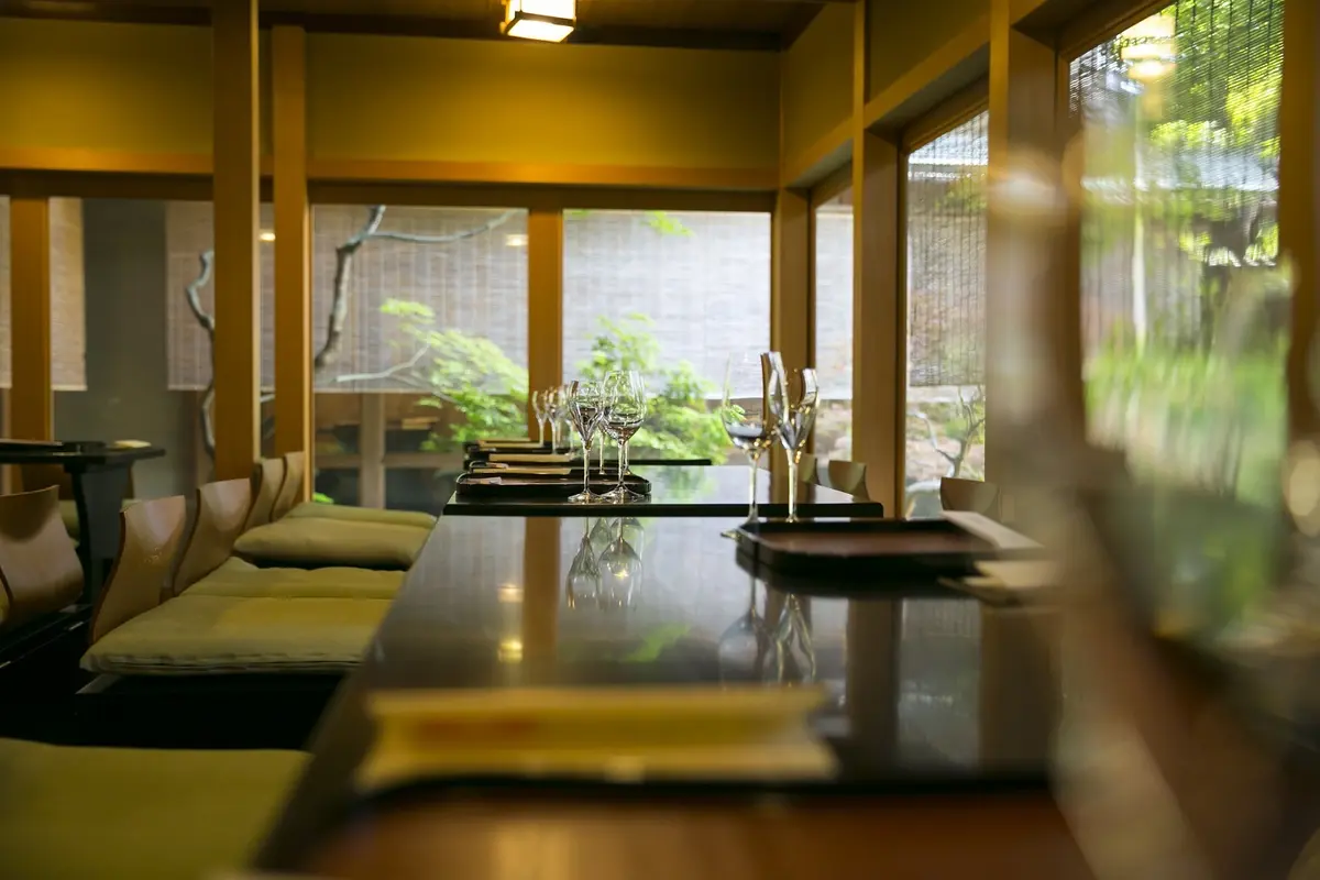 素晴らしい日本庭園を眺めながら、日本ワイの画像_5