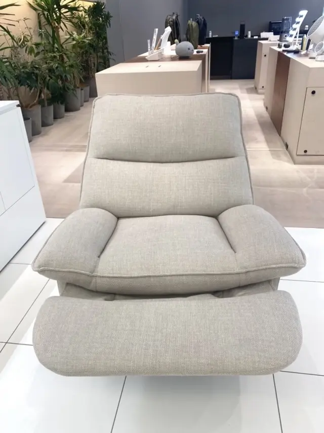 ユニクロで大人気のホルダーネックのタンクの画像_3