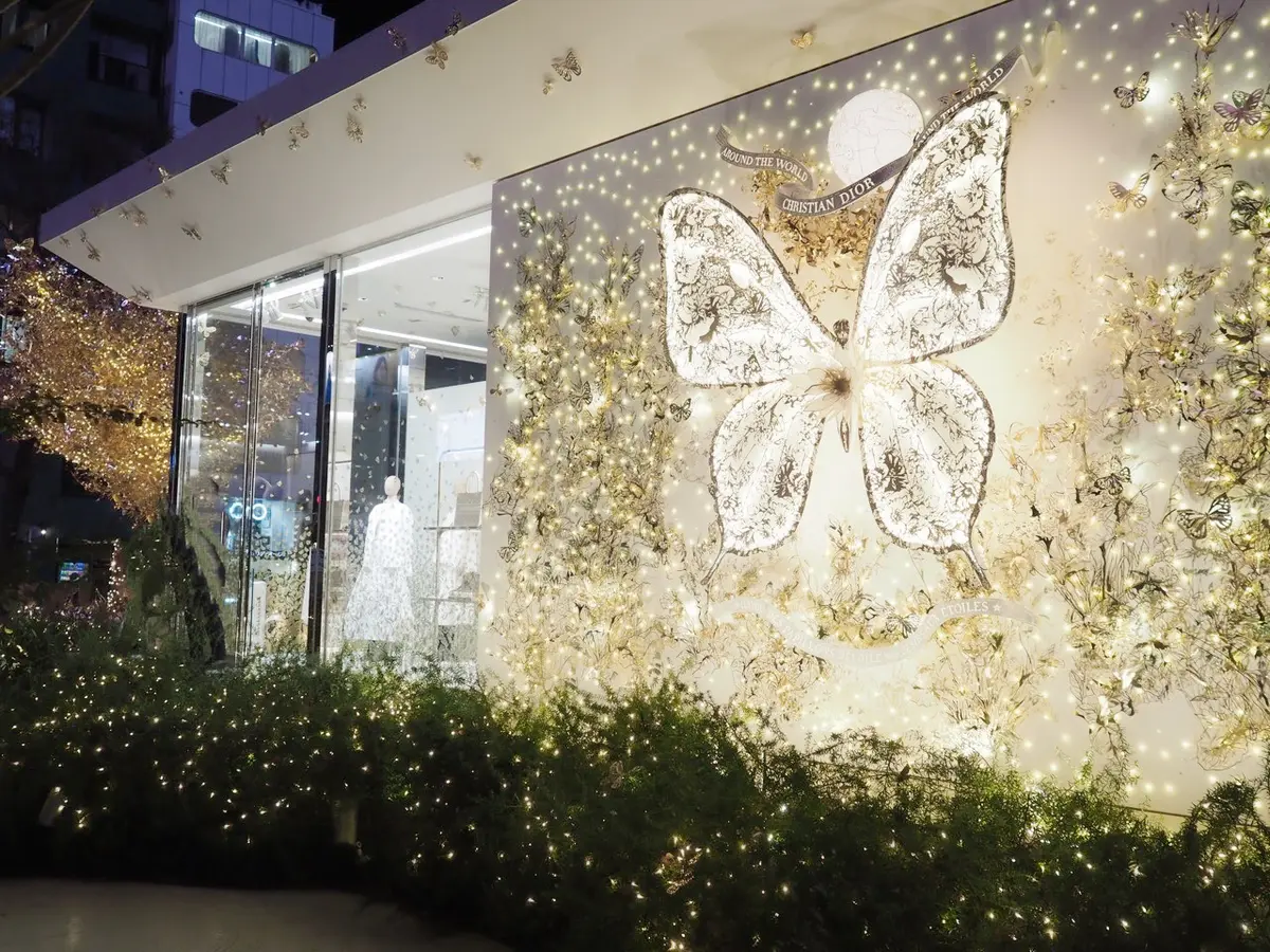 クリスマス気分が高まるDiorのポップアの画像_7