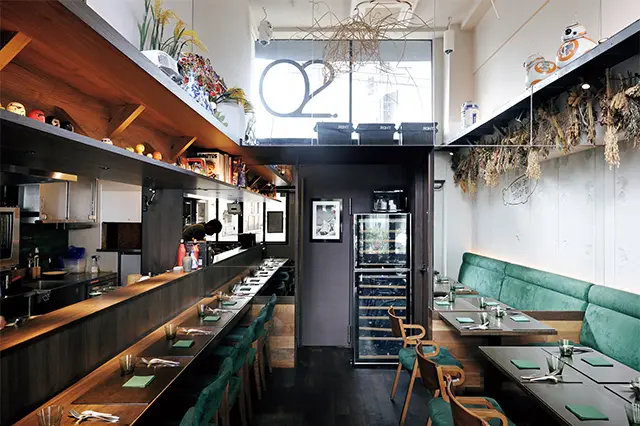 元自転車店を改装した店は小さめだが天井高があり、開放的。オープンは’18年