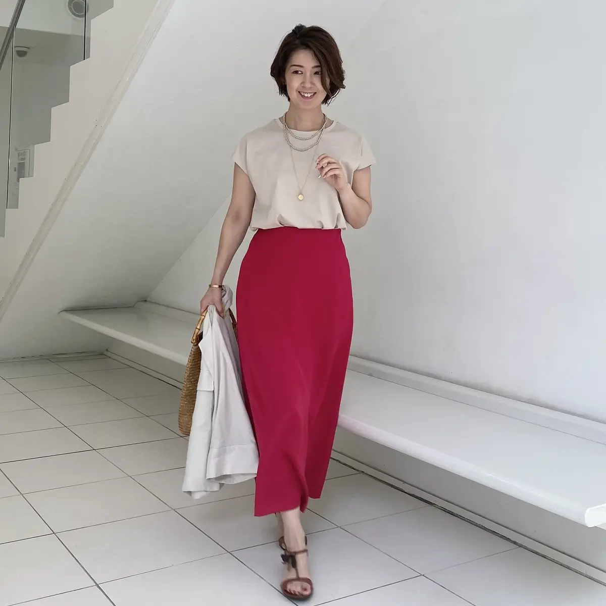 サテンなピンクスカートをまとっての画像_2