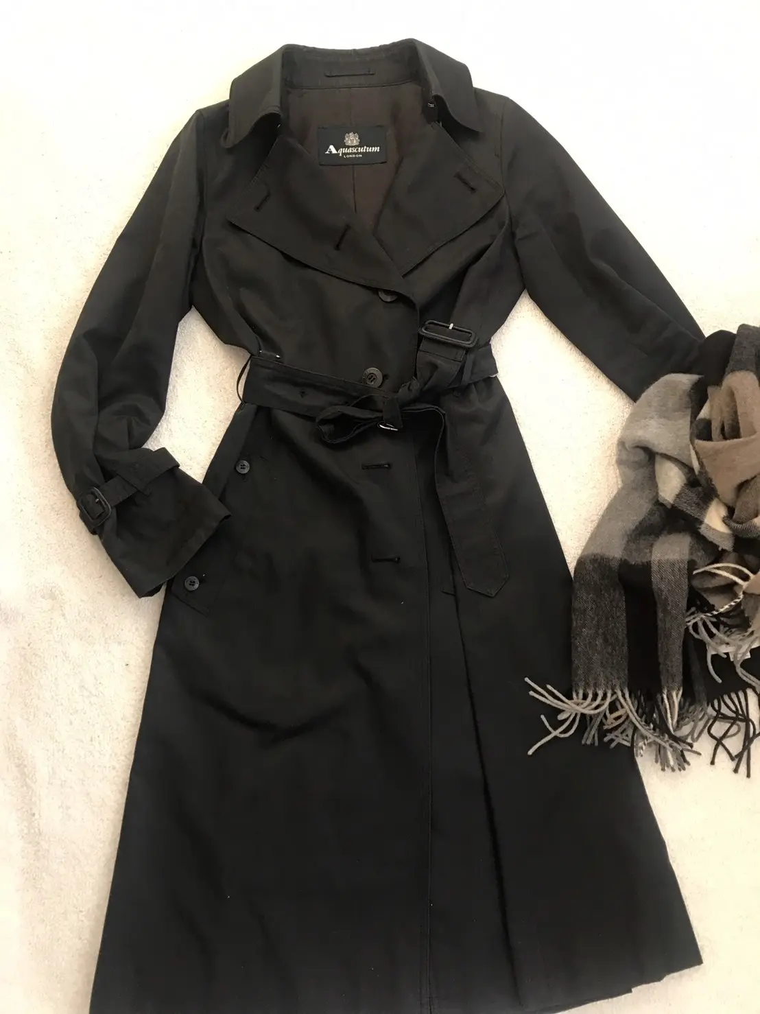 アクアスキュータムの黒トレンチの画像_1