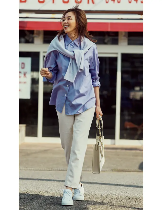 【50代に似合うデニム】ボーイズ系テーパードは大人のこなれ感が増すアイボリーで