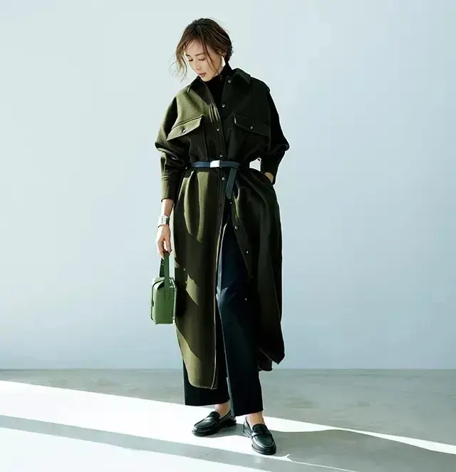 パンツにもスカートにも合うおしゃれな靴って？50代の秋は「ローファー」であか抜ける！