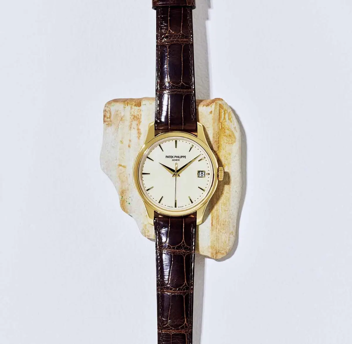 今こそ手に入れたいシンプル美を極めたラウンド時計