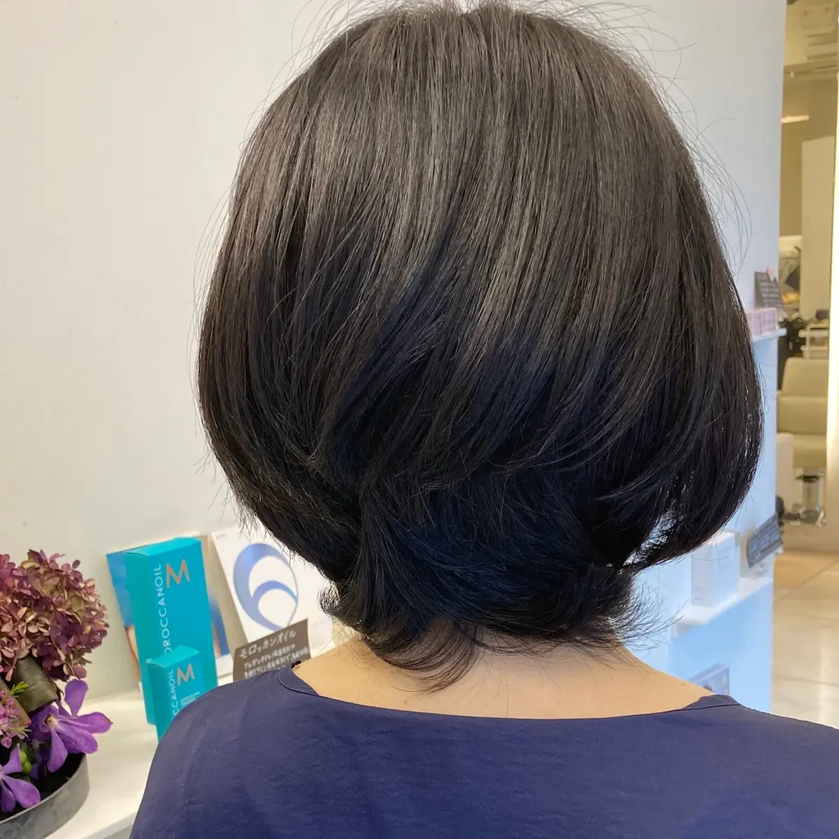 ヘアサロンでカット後のボブ。バックサイド。