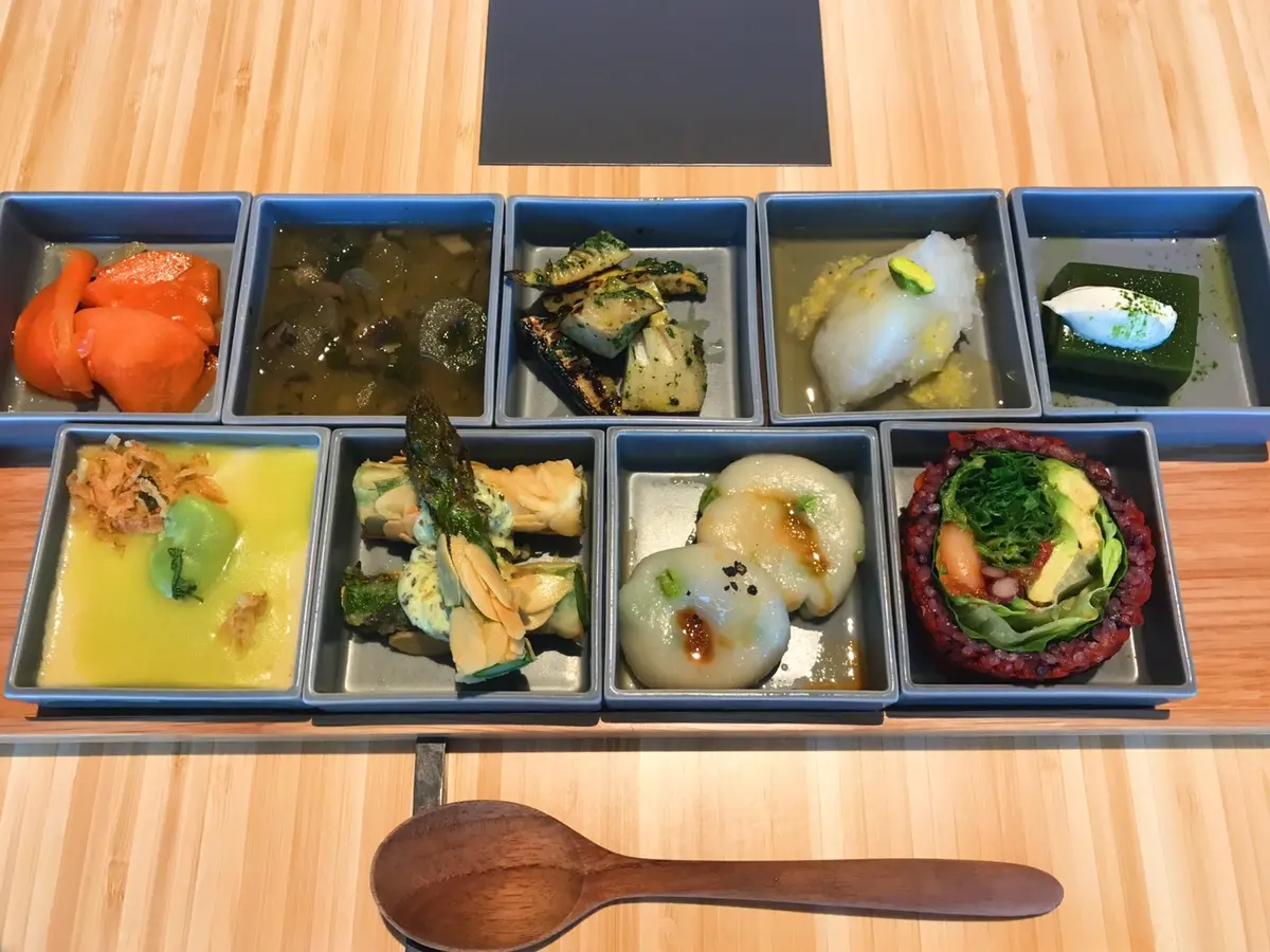 ドライベージュのリネンパンツの画像_2