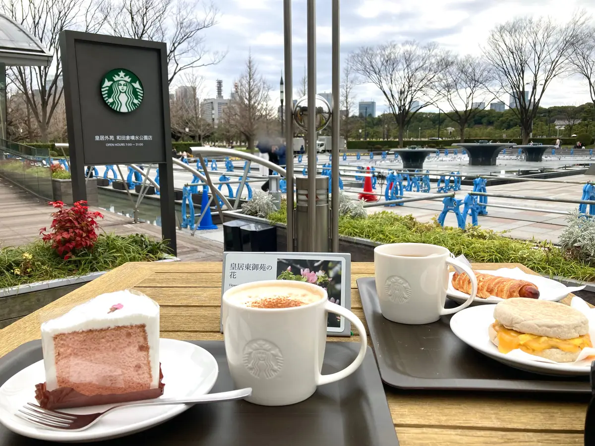 ZARAグリーンパンツで皇居外苑スタバへの画像_1