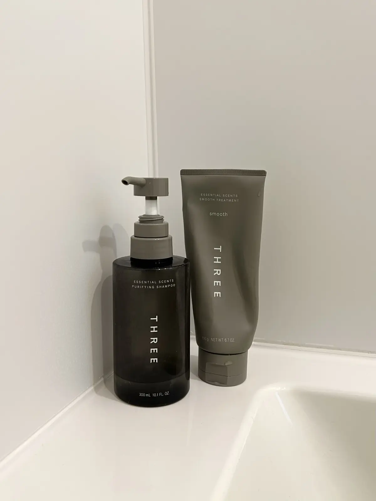 清らかな香りのヘアケアシリーズのおかげで、至福のバスタイムを過ごしているS山