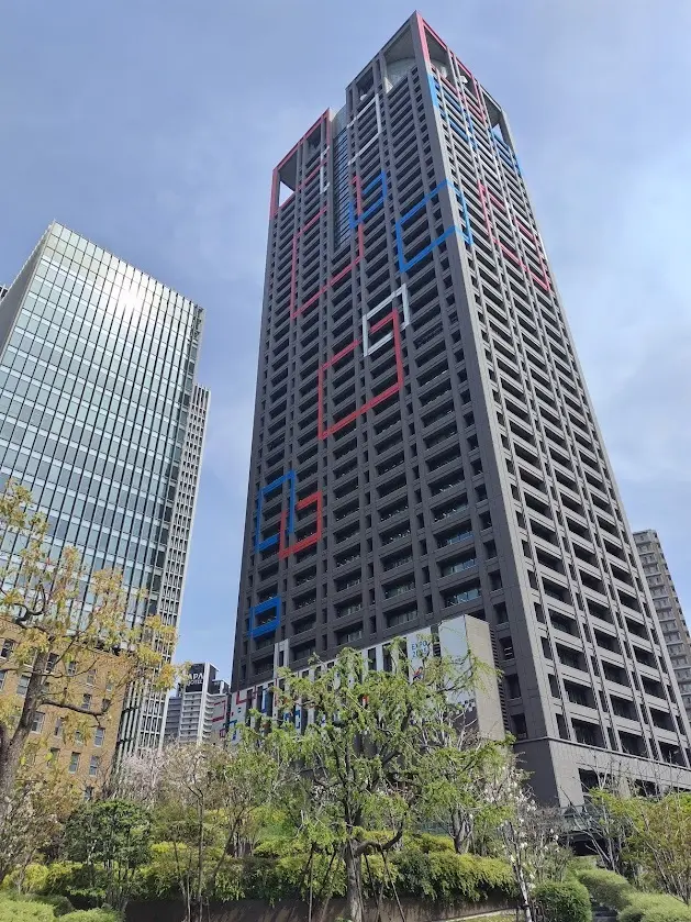 関電ビルディング　大阪万博仕様のラッピング