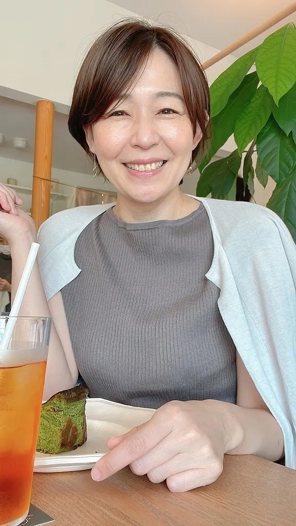 男顔フラット靴にワイドパンツスタイルで初の画像_3