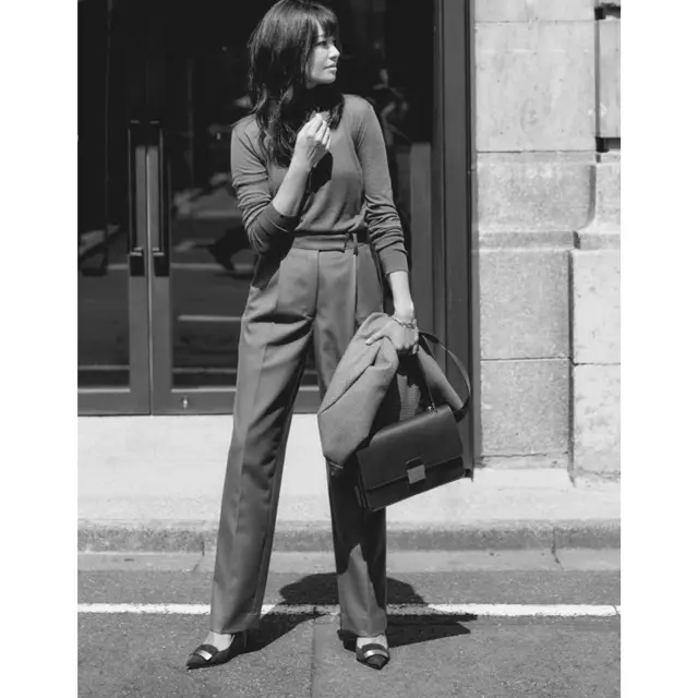 上質ニットと旬パンツのワンツーコーデ