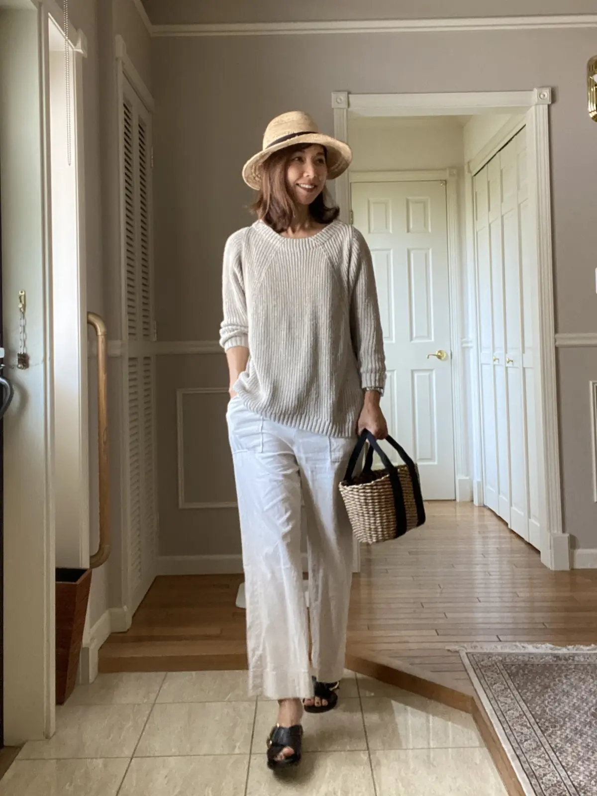 麦わら&フラットサンダルでマニッシュに。の画像_1