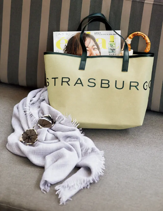 エクラ2020年10月号の付録のストラスブルゴ×エクラ オータムベージュ BIGロゴトート
