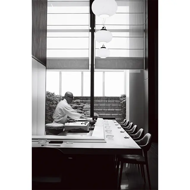 日本の伝統的な建築様式 と、大理石の床などに象徴 されるイタリアンデザイン が開放感ある空間で融合　