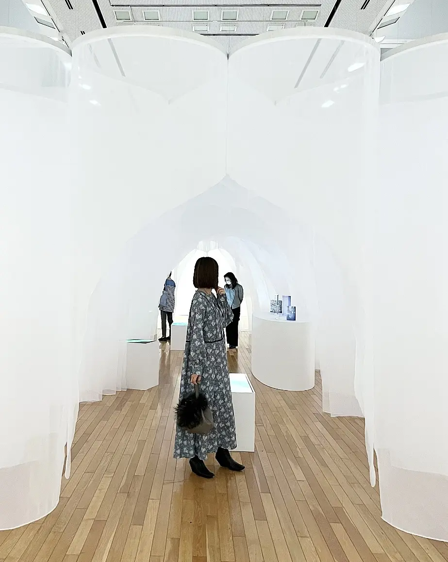 寒色花柄ワンピで、川内倫子 写真展へ。の画像_3