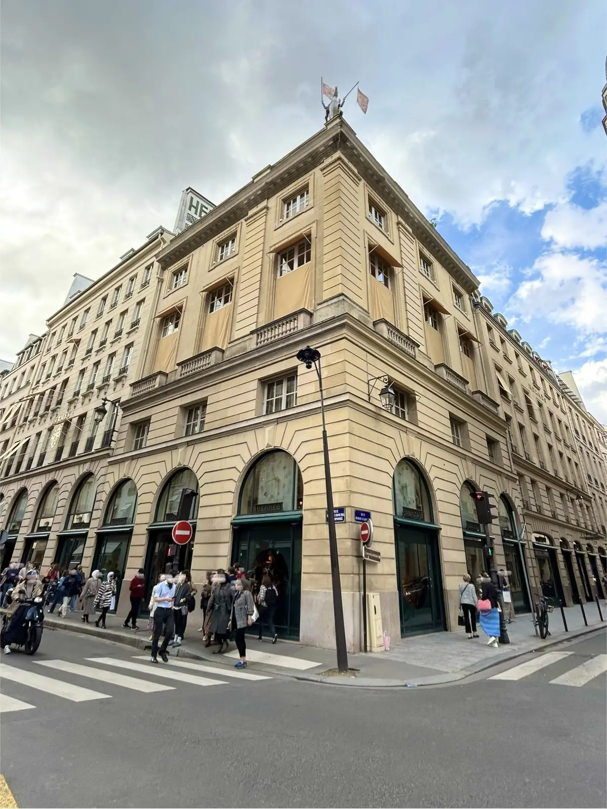 エルメス　パリ　本店　Hermes Faubourg Saint-Honoré