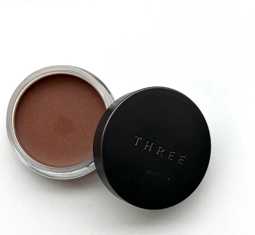 2024年春の新色リップ THREE／グラムトーンカラーカスタード 05 ￥3,300(1月1日発売)